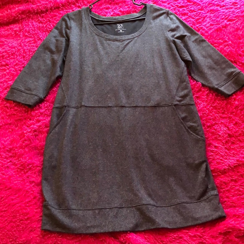 Dress with half length sleeves